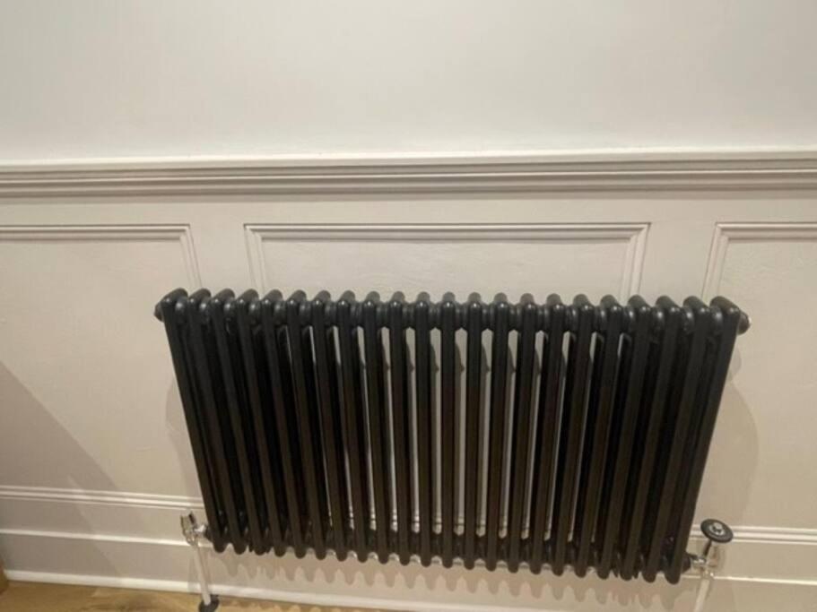 Homely Garden Apartment, Newly Refurbished - Sleeps Four * Hove